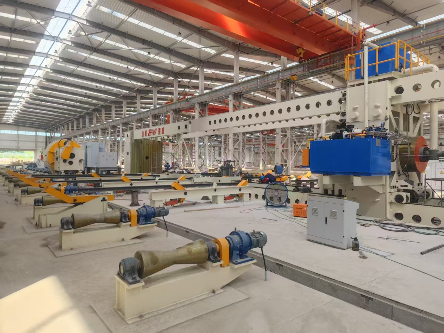 我公司生产的2540螺旋焊管机组成功出管！